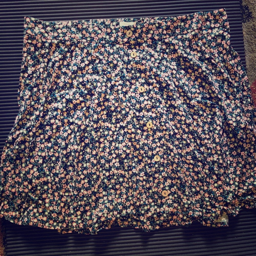 *sold Skirt with buttons